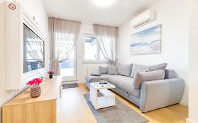 Lily Apartment - Flexible Selfcheckins 48- Luxury- Extra Big Terrace With Jacuzzi